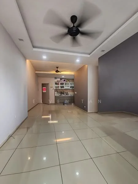 Living features: cream tiled flooring, white painted walls, grey accent wall, tray ceiling, 5-blade ceiling fan with light, recessed lighting, built-in shelving unit, open layout; style: modern.