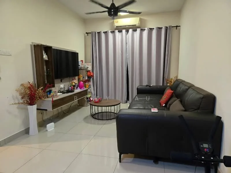 Living features: 3-seater leather sofa, coffee table, wall-mounted TV, TV console, floor-to-ceiling curtains, wall-mounted air conditioning unit, decorative vase, ceramic flooring, light-colored painted walls, ceiling fan; style: modern.