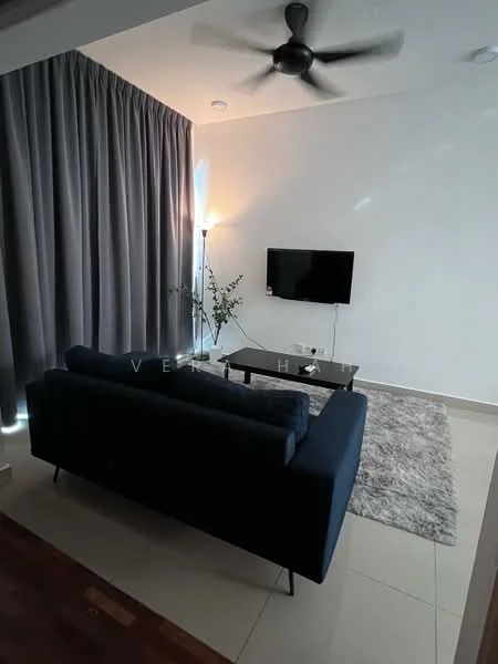 Living features: 3-seater fabric sofa in navy blue, area rug with geometric pattern, coffee table, wall-mounted TV, floor lamp, ceiling fan, curtains in grey, light-colored tiled flooring, decorative plant; style: modern.