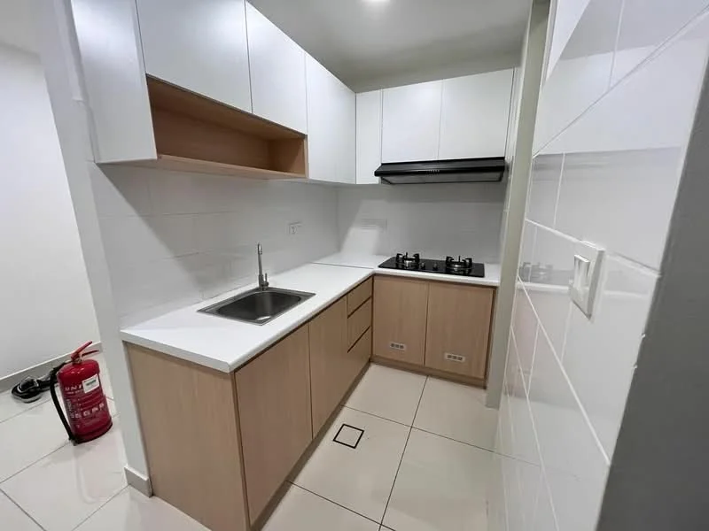 Kitchen features: white upper cabinets, light wood lower cabinets, white countertop, single-bowl stainless-steel sink, chrome pull-down faucet, 4-burner gas hob, built-in range hood, white tiled backsplash, ceramic tile flooring, fire extinguisher, wall-mounted cabinet, open shelving; style: modern.