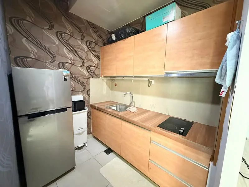 Kitchen features: wood cabinetry with light brown finish, stainless-steel fridge, white countertop, single-bowl stainless-steel sink, chrome pull-down faucet, built-in electric cooktop, white tiled backsplash, ceramic tile flooring, wall-mounted storage above countertop, decorative wallpaper with wave pattern; style: modern.
