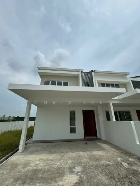 Exterior type: semi-detached house; features: white painted facade, flat roof, 2-storey structure, concrete driveway, large windows, covered porch, manicured lawn, surrounded by greenery; style: modern.
