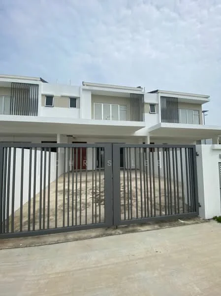 Exterior type: linked terrace house; features: white painted facade, horizontal slats on upper floor, large windows, double-storey structure, concrete driveway, metal gate, manicured front yard, modern architectural design; style: modern.