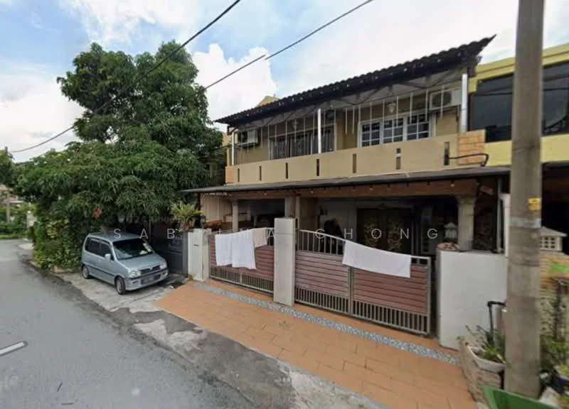 Exterior type: linked terrace house; features: two-storey building, cream painted facade, black tiled roof, front porch with tiled flooring, metal gate, fenced front yard, laundry hanging on balcony, surrounded by greenery, driveway with space for parking, street view; style: modern.