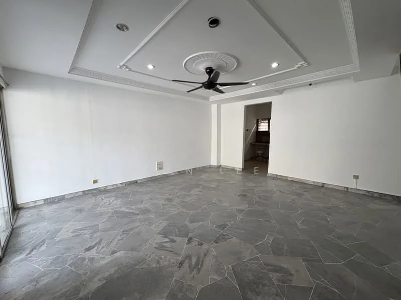 Living features: grey stone flooring, white painted walls, tray ceiling with decorative moulding, recessed downlights, 5-blade ceiling fan, large glass sliding door, natural light from sliding door, open layout; style: modern.