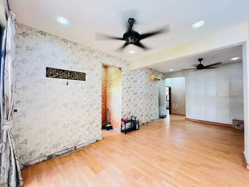 Room features: light wood laminate flooring, floral wallpaper, plain white walls, 2 ceiling fans, recessed ceiling lights, decorative wall art, open layout, natural light from windows; style: modern.