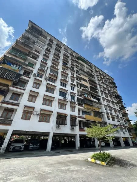 Exterior type: low-rise apartment block; features: white painted facade, multiple balconies, exposed concrete structure, ground-level parking area, visible air conditioning units, approximately 5-storey building, manicured landscaping at base, large windows, overhanging eaves; style: modern.