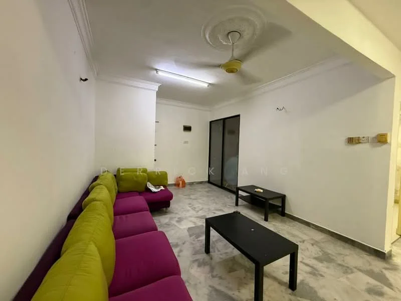 Living features: green fabric sofa, purple fabric sofa, black coffee table, marble flooring, white painted walls, ceiling fan, recessed ceiling lights, crown moulding; style: modern.