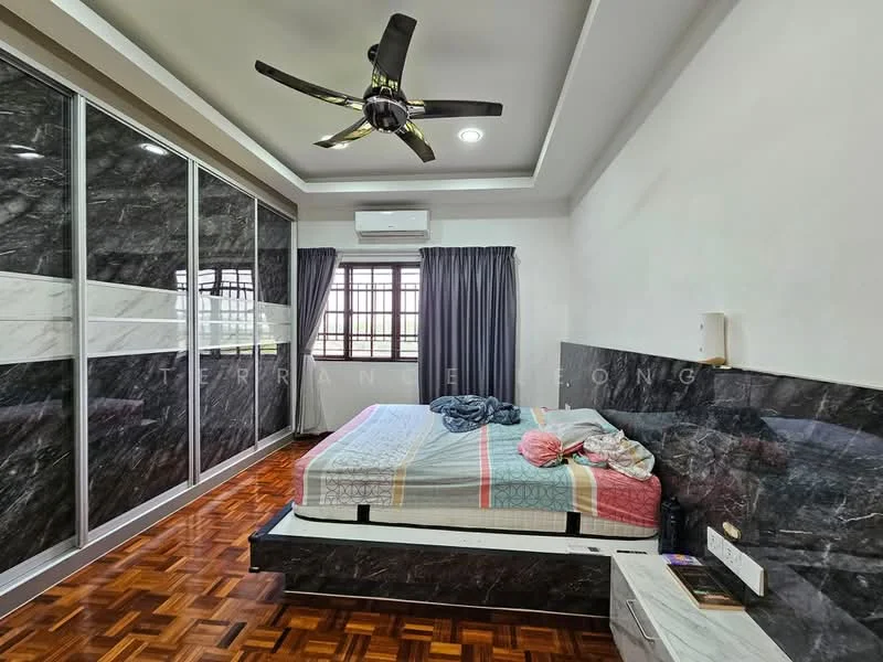 Bedroom features: queen-size bed, upholstered headboard, bedside table, 3-blade ceiling fan, wall-mounted air conditioning unit, dark marble accent wall, light grey painted walls, wooden parquet flooring, floor-to-ceiling windows with curtains, built-in wardrobe with sliding doors; style: modern.