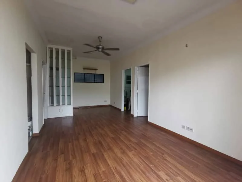 Living features: wooden flooring, white painted walls, 5-blade ceiling fan, large window with grid pattern, doorway leading to another room, doorway leading to hallway, air conditioning unit, neutral color scheme; style: modern.
