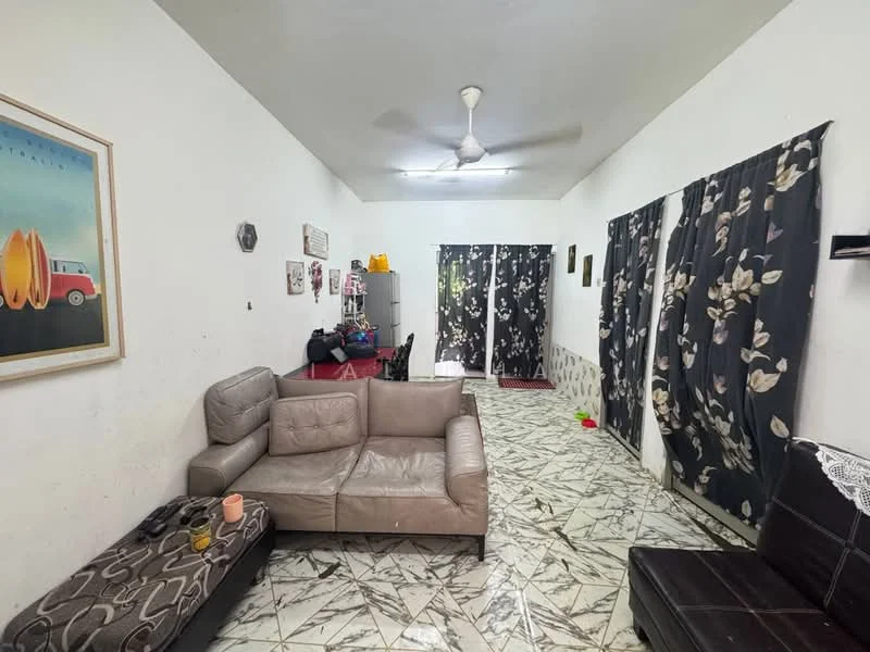 Living features: cream painted walls, marble tile flooring, 5-blade ceiling fan, sofa in beige, black leather sofa, coffee table, decorative wall art, curtains with floral pattern, TV console, area rug; style: modern.