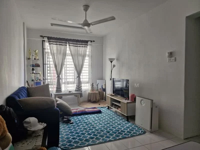 Living features: blue fabric sofa, 3-seater sofa, area rug with geometric pattern, wall-mounted TV, TV console, floor lamp, ceiling fan with light, white painted walls, large windows with sheer curtains, decorative trophies on shelf, coffee table, air conditioning unit; style: modern.