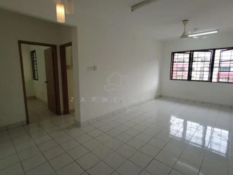 Pangsapuri Putra Indah, Taman Pinggiran Putra, Seri Kembangan — view 1 of 5 in Taman Pinggiran Putra — for Sale
