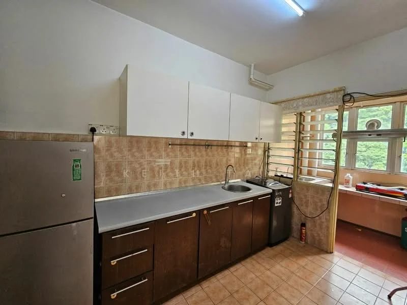 Kitchen features: single-bowl stainless-steel sink, chrome pull-down faucet, grey laminate countertop, white upper cabinets, brown lower cabinets, built-in refrigerator, black washing machine, tile backsplash, ceramic tile flooring, window with horizontal slats, light fixture on ceiling; style: modern.