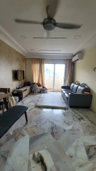 Living features: marble flooring, cream painted walls, 5-blade ceiling fan with light, sofa in dark grey leather, coffee table, TV console, wall-mounted TV, floor-to-ceiling sliding glass door, sheer curtains, area rug, decorative wall sconce, air conditioning unit; style: modern.