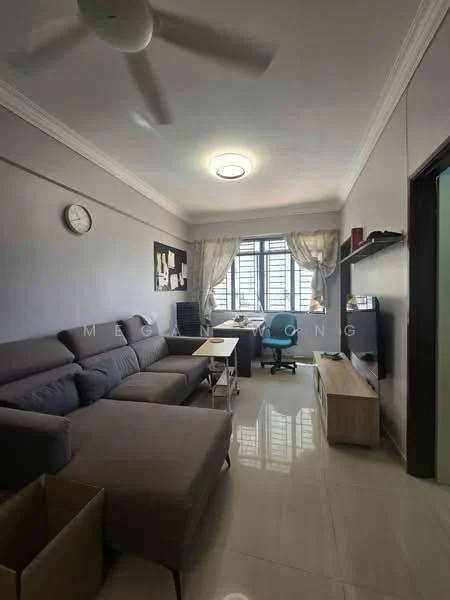 Living features: 3-seater fabric sofa in grey, coffee table, wall-mounted TV, TV console, ceiling fan, recessed ceiling light, large windows with sheer curtains, white painted walls, glossy tile flooring, decorative wall clock, study desk with chair, area rug; style: modern.