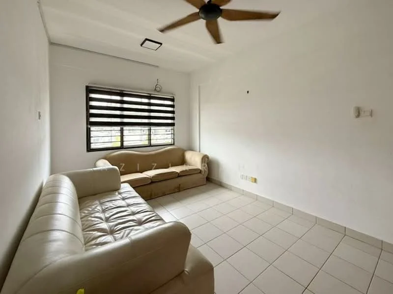 Living features: cream leather sofa, ceiling fan, white painted walls, tile flooring, large window with black horizontal blinds, light fixture on ceiling, corner sofa, neutral color palette; style: modern.