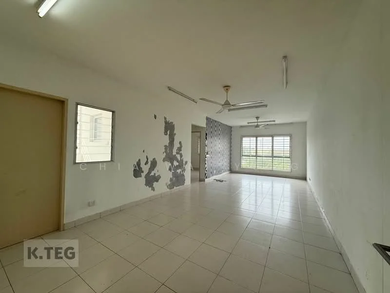 Room features: white painted walls, grey accent wall, white ceiling, recessed downlights, 2-blade ceiling fan, large windows with horizontal blinds, white tiled flooring, open layout; style: modern; view: garden.