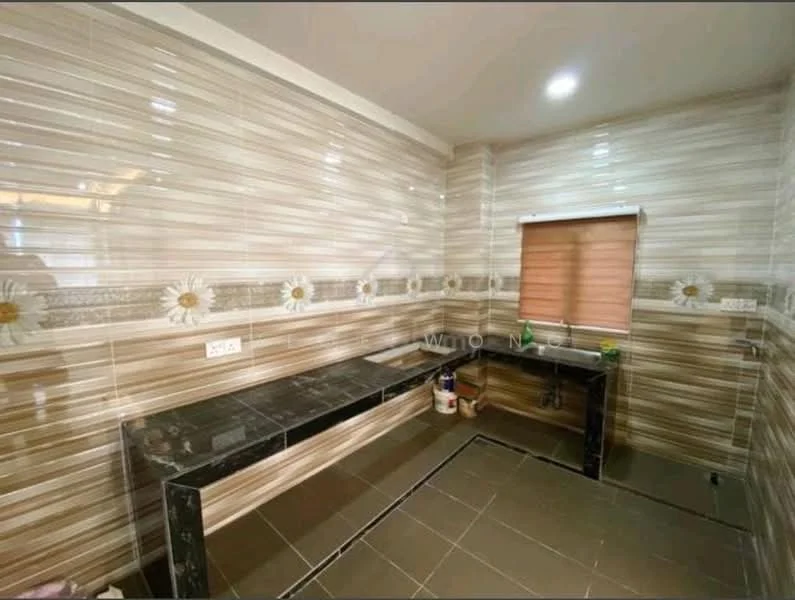 Kitchen features: brown and cream striped wall tiles, floral accent tiles, black countertop, single-bowl stainless-steel sink, chrome faucet, grey ceramic floor tiles, window with wooden blinds, wall-mounted electrical outlets; style: modern.