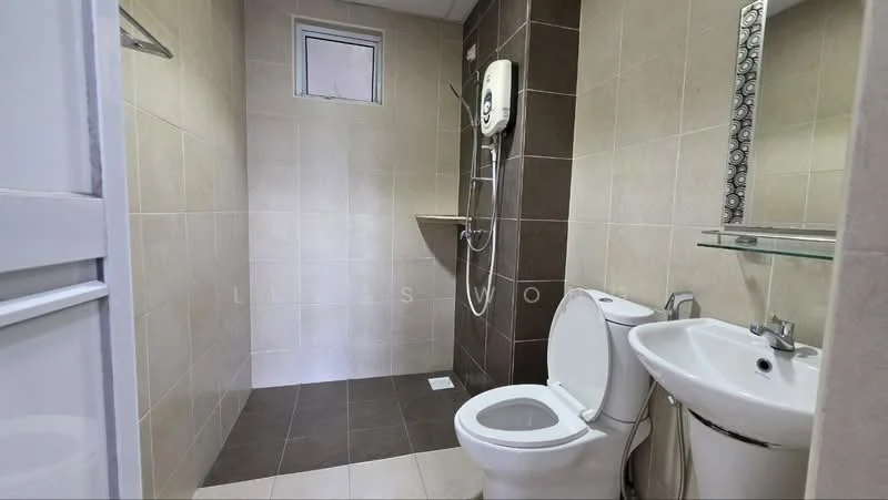 Bathroom features: white ceramic toilet, wall-mounted basin with chrome faucet, mirror above basin, shower area with glass partition, wall-mounted shower head, built-in shelf in shower area, light beige tiled walls, dark grey tiled flooring; style: modern.