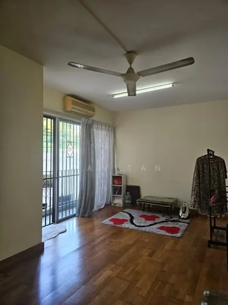 Living features: wooden flooring, 5-blade ceiling fan, wall-mounted air conditioning unit, sliding glass door, sheer curtains, floor-to-ceiling windows, area rug with abstract pattern, decorative mirror, clothing rack, coffee table.