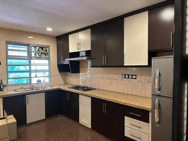 Kitchen features: granite countertop, double-bowl stainless-steel sink, chrome pull-down faucet, built-in gas hob with 2 burners, stainless-steel range hood, dark wood cabinetry, white upper cabinets, tile backsplash, ceramic tile flooring, window with metal grille, wall-mounted split AC; style: modern.