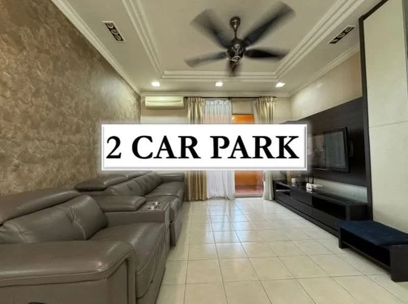 Living features: 3-seater leather sofa in grey, ceiling fan, wall-mounted TV, TV console, cream tiled flooring, white walls with decorative paneling, curtains, recessed lighting; style: modern.
