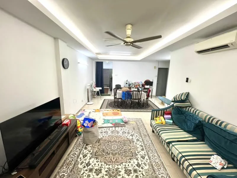 Living features: 3-seater fabric sofa in teal, striped fabric sofa in beige and green, coffee table, TV console, wall-mounted TV, area rug with intricate pattern, ceiling fan, recessed lighting, wall clock, decorative items on the table, children's toys scattered on the floor, tile flooring, white painted walls; style: modern.
