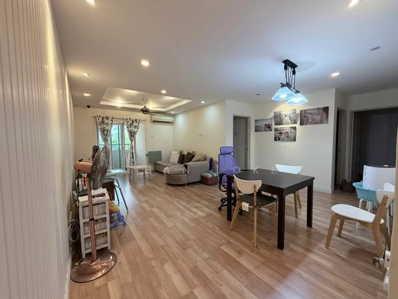 Living features: laminate wood flooring, white painted walls, tray ceiling with recessed lighting, 5-blade ceiling fan with light, sofa in light grey fabric, coffee table, dining table with four chairs, decorative wall art, curtains with floral pattern, air conditioning unit, open layout, windows with natural light; style: modern.