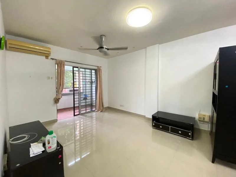 Living features: white painted walls, glossy tile flooring, 5-blade ceiling fan, sliding glass door, curtains, TV console, wall-mounted TV, air conditioning unit; style: modern; view: garden.