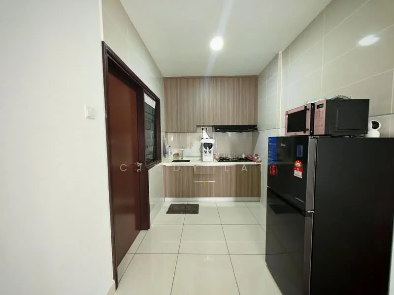 Kitchen features: white tiled walls, light grey tiled flooring, wood cabinetry, black countertop, stainless-steel sink, chrome pull-down faucet, built-in gas hob, exhaust hood, microwave, black fridge, kitchen rug; style: modern.