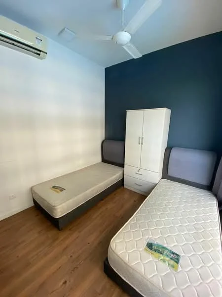 Bedroom features: two single beds with mattresses, wooden flooring, dark blue accent wall, white painted walls, built-in wardrobe with drawers, ceiling fan, wall-mounted split AC; style: modern.