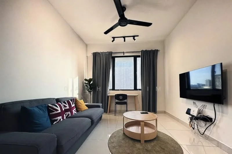 Living features: 3-seater fabric sofa in grey, decorative cushions in various colors, round coffee table with wooden top, area rug with circular shape, floor-to-ceiling window, grey curtains, wall-mounted TV, desk with chair, track lighting, ceiling fan with 3 blades; style: modern; view: city.