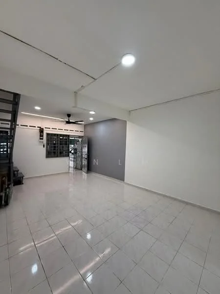 Room features: white painted walls, grey accent wall, glossy tile flooring, recessed downlights, ceiling fan, window with grille, open layout, corner space; style: modern.
