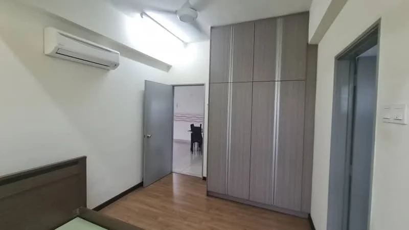 Bedroom features: wooden flooring, white painted walls, built-in wardrobe with sliding doors, 1 wall-mounted split AC, ceiling fan, door leading to another room, light fixture on ceiling; style: modern.