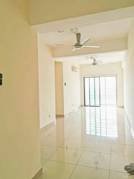 Room features: cream painted walls, glossy ceramic tile flooring, 5-blade ceiling fan, 2 wall-mounted split ACs, floor-to-ceiling sliding glass door, natural light from sliding door, recessed ceiling, open layout; style: modern.