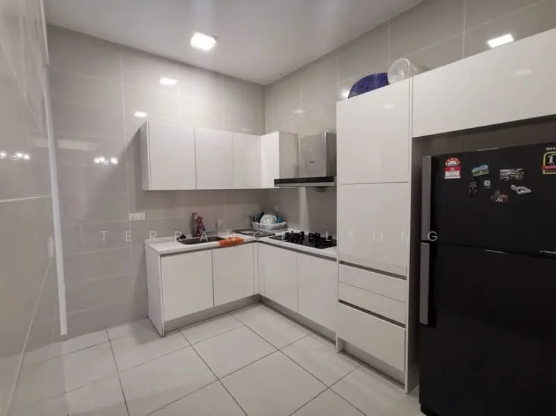Kitchen features: white flat-panel cabinets, stainless-steel sink, chrome pull-down faucet, black freestanding fridge, built-in gas hob, stainless-steel range hood, white countertop, grey tiled backsplash, white ceramic tile flooring, recessed LED downlights; style: modern.