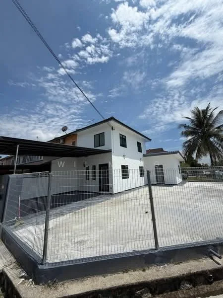 Exterior type: detached bungalow; features: white painted facade, flat roof, single-storey, fenced perimeter, concrete driveway, manicured lawn, palm trees, outdoor parking area, satellite dish on roof, clear blue sky; style: modern.