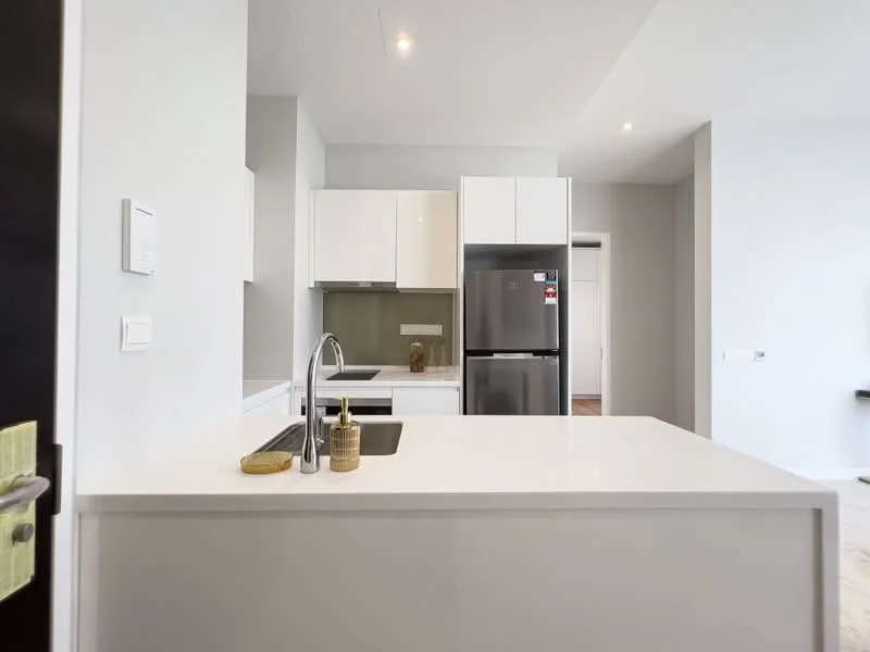 Kitchen features: white shaker cabinets, stainless-steel fridge, single-bowl stainless-steel sink, chrome pull-down faucet, white quartz countertop, built-in oven, freestanding range oven, recessed downlights, tile backsplash, open shelving, wood flooring; style: modern.