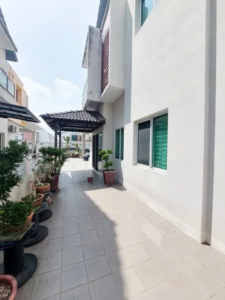 Exterior type: linked terrace house; features: paved walkway, overhead awning, greenery with potted plants, white painted facade, large windows, sliding glass door, single-storey, manicured landscaping; style: modern.