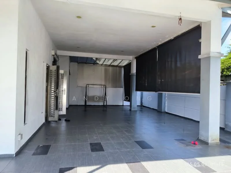 Room features: white painted walls, grey tiled flooring, ceiling with recessed lights, black roller blinds, open space layout, metal frame structure, large wall-mounted mirror, exposed ceiling beams; style: modern.