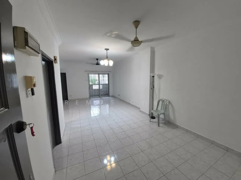 Living features: white painted walls, glossy white tile flooring, 5-blade ceiling fan, recessed downlights, large sliding glass door, window with grille, light-colored curtain, floor lamp, plastic chair; style: modern.
