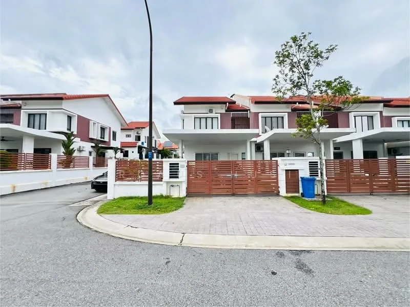 Exterior type: linked terrace house; features: white painted facade, red tiled roof, wooden slatted fencing, manicured lawn, paved driveway, two-storey structure, front porch area, surrounded by greenery; style: modern.