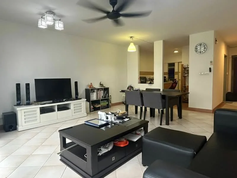 Living features: black leather sofa, 3-seater sofa, coffee table with storage, TV console, wall-mounted TV, ceiling fan, recessed downlights, tiled flooring, decorative wall clock, dining table for 4, open layout, light fixture, bookshelf, neutral painted walls; style: modern.