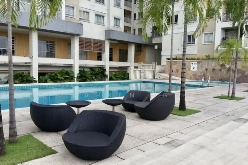 Exterior type: swimming pool deck; features: infinity pool, pool deck with loungers, palm trees, manicured landscaping, stone-paved walkway, modern outdoor furniture; style: modern.