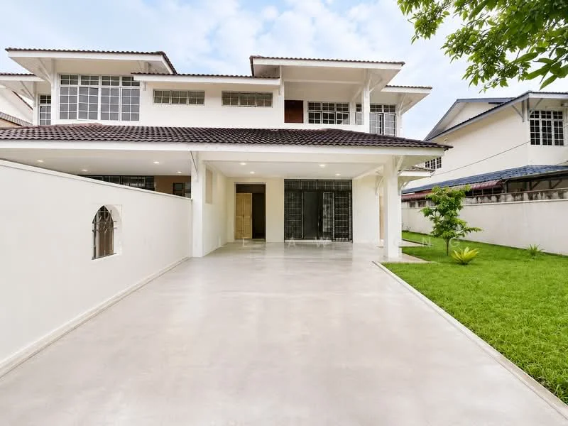 Exterior type: detached bungalow; features: white painted facade, flat roof, approximately 2-storey, manicured lawn, stone-paved driveway, large windows, covered porch, green landscaping; style: modern.