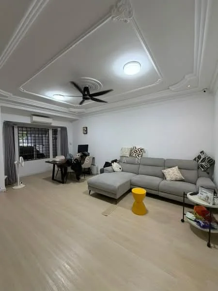 Living features: light wood flooring, white painted walls, tray ceiling with decorative moulding, 5-blade ceiling fan with light, recessed LED downlights, floor-to-ceiling windows with grey curtains, L-shape sectional sofa in grey, yellow accent stool, coffee table, wall-mounted TV, study desk with chair, decorative cushions; style: modern.