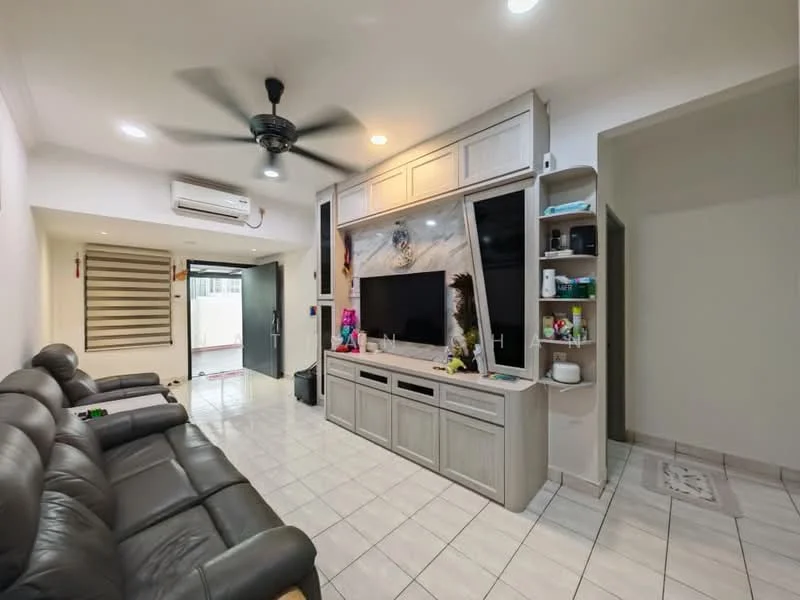 Living features: 3-seater leather sofa in dark grey, ceiling fan with light, wall-mounted TV, TV console with storage, white tiled flooring, air conditioning unit, decorative wall with feature lighting, built-in shelving unit, neutral painted walls, door leading to outdoor area; style: modern.