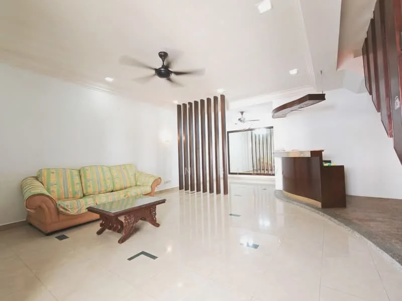 Living features: 3-seater fabric sofa in green and yellow stripes, wooden coffee table, polished marble flooring, ceiling fan, recessed downlights, wooden feature wall, open layout to kitchen, large windows for natural light; style: modern.