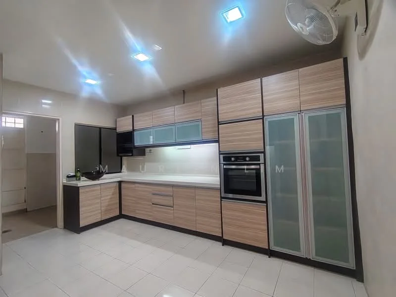 Kitchen features: L-shaped kitchen layout, light wood cabinetry with glass panels, white countertop, built-in oven, stainless-steel fridge, ceramic tile flooring, recessed LED downlights, wall-mounted split AC, single-bowl stainless-steel sink, chrome pull-down faucet, black glass cooktop, back wall with tile cladding; style: modern.